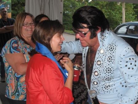 Elvis serenades Carolyn