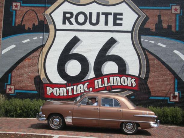A quick picture at the Rt. 66 mural before leaving Pontiac